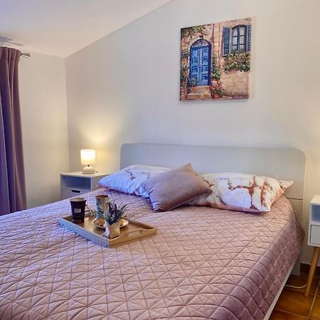 E & E Hotel Медулин Екстериор снимка