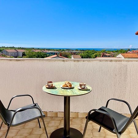 E & E Hotel Медулин Екстериор снимка