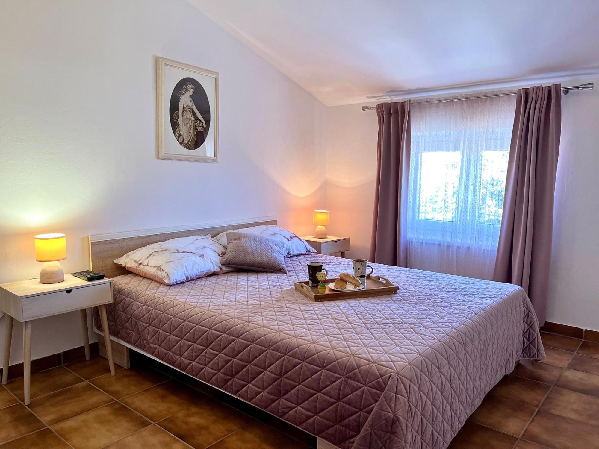 E & E Hotel Медулин Екстериор снимка