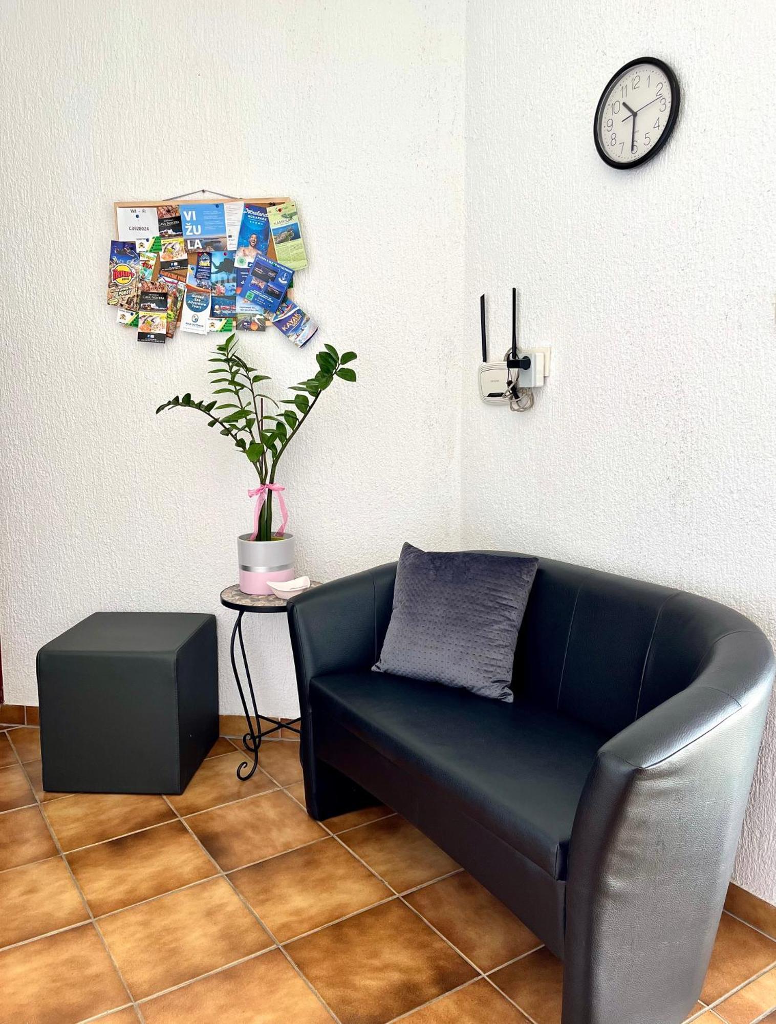 E & E Hotel Медулин Екстериор снимка