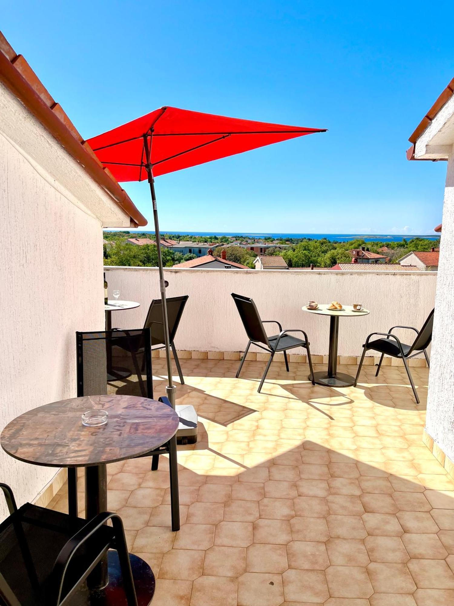 E & E Hotel Медулин Екстериор снимка